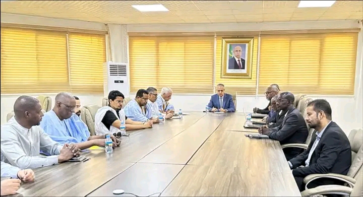 وزير النفط يهدد موزعي المحروقات باجراءات عقابية