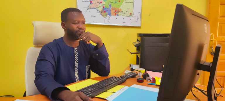 الإعلامي بلال عالي اعمر لعبيد المدير الناسر لصحيفة الريادة.نت